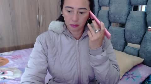 Snapshot of sarahott_1 chatting on 02-12-25, 12:33 Lia online show from 02-12-25, 12:33