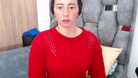 Snapshot of sarahott_1 chatting on 02-21-25, 02:16 Lia online show from 02-21-25, 02:16