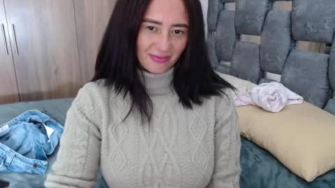 Snapshot of sarahott_1 chatting on 03-05-25, 08:53 Lia online show from 03-05-25, 08:53