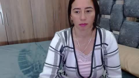 Snapshot of sarahott_1 chatting on 03-07-25, 12:34 Lia online show from 03-07-25, 12:34