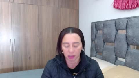Snapshot of sarahott_1 chatting on 03-10-25, 12:26 Lia online show from 03-10-25, 12:26