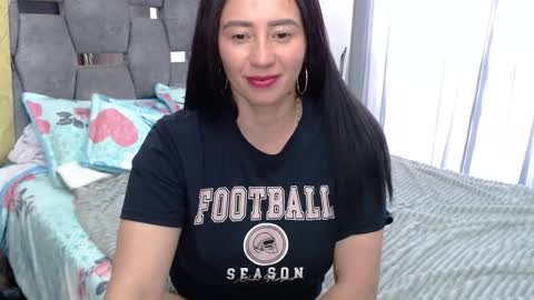 Snapshot of sarahott_1 chatting on 09-25-25, 09:18 Lia online show from 09-25-25, 09:18