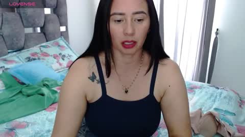 Snapshot of sarahott_1 chatting on 09-29-25, 08:24 Lia online show from 09-29-25, 08:24