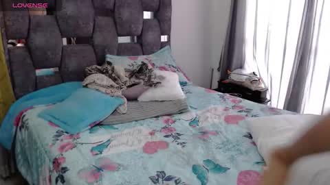 Snapshot of sarahott_1 chatting on 10-07-25, 06:16 Lia online show from 10-07-25, 06:16