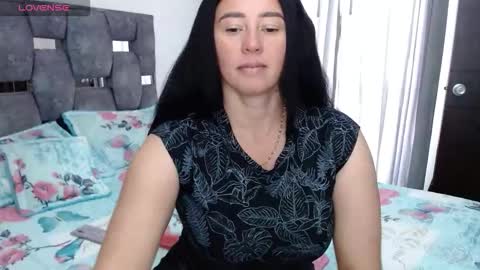 Snapshot of sarahott_1 chatting on 10-15-25, 04:18 Lia online show from 10-15-25, 04:18