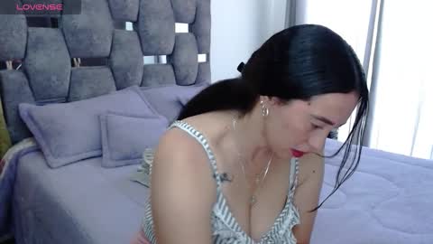 Lia online show from 10-27-25, 03:05