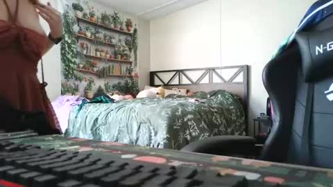Snapshot of sarahpmummy chatting on 05-19-26, 08:48 Sarah online show from 05-19-26, 08:48