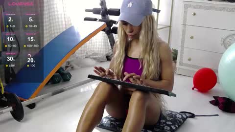 sarahraiynex online show from 03-26-26, 12:22