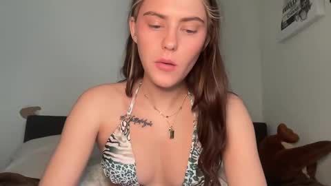 SarahxOliver online show from 11-20-25, 07:24