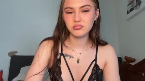 SarahxOliver online show from 12-18-25, 03:07