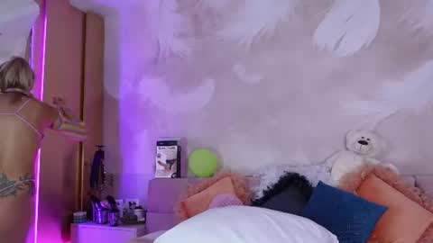 Snapshot of sarajennyfer chatting on 07-02-26, 03:56 Jenny online show from 07-02-26, 03:56
