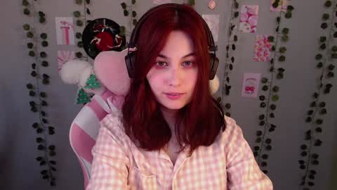 Snapshot of sarakinski chatting on 01-29-25, 10:16 Sara online show from 01-29-25, 10:16