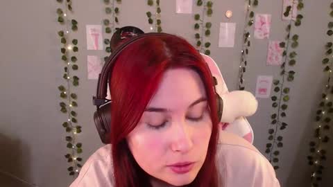 Sara online show from 12-22-25, 01:19