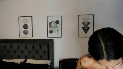 Sara online show from 04-15-26, 12:23