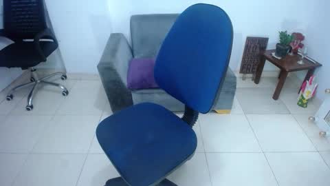 Snapshot of saralovens chatting on 12-05-25, 10:57 Saraloves online show from 12-05-25, 10:57