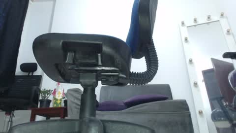 Saraloves online show from 07-04-26, 10:54