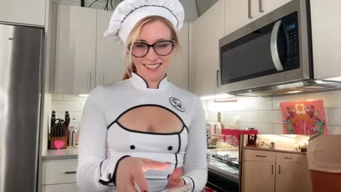 Snapshot of saraloverays chatting on 10-28-25, 02:15 Back from Vacay Follow for more here online show from 10-28-25, 02:15