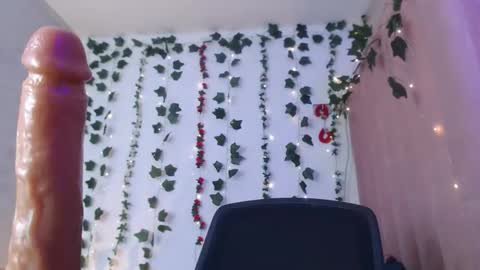 sarastonesx online show from 04-19-26, 06:13