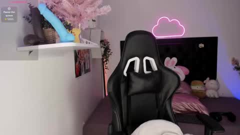 Snapshot of sarastorme chatting on 12-18-25, 02:06 Sara online show from 12-18-25, 02:06