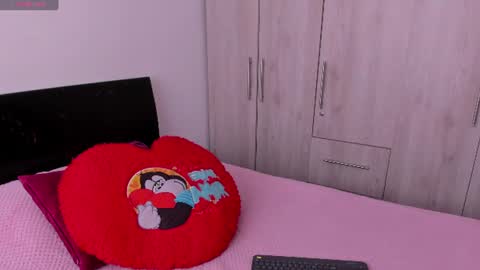 Snapshot of sarasweet_4 chatting on 06-10-26, 03:11 Sara online show from 06-10-26, 03:11