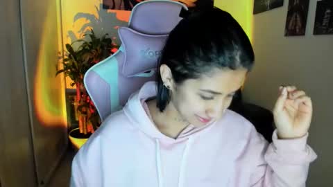 Snapshot of saratukkerr chatting on 11-04-25, 03:27 saratukkerr online show from 11-04-25, 03:27