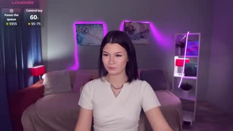 Snapshot of saravivid chatting on 05-25-26, 12:33 SaraVivid online show from 05-25-26, 12:33