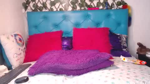 Sara Wills online show from 05-19-26, 02:01
