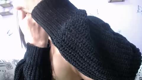 Snapshot of saraykalath chatting on 01-14-25, 10:44 sara online show from 01-14-25, 10:44