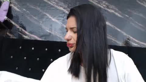 Snapshot of sarita_multisquirt chatting on 08-07-26, 05:31 Sara online show from 08-07-26, 05:31