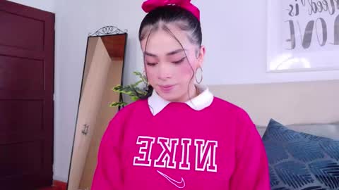 Snapshot of saritabratz chatting on 12-13-25, 08:36 Sara online show from 12-13-25, 08:36