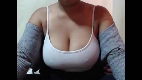 Snapshot of saronette chatting on 11-14-25, 05:39 saronette online show from 11-14-25, 05:39