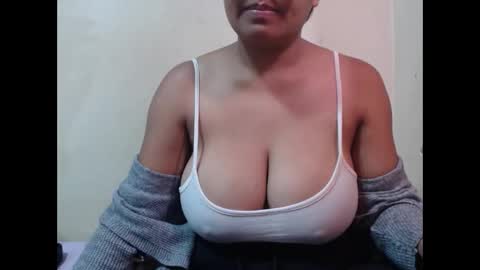 Snapshot of saronette chatting on 12-02-25, 05:35 saronette online show from 12-02-25, 05:35