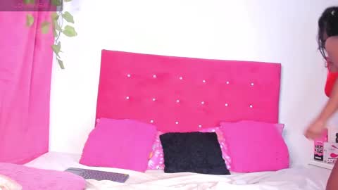 Snapshot of sasha_xxxx_ chatting on 01-12-25, 01:32 sasha palmer online show from 01-12-25, 01:32