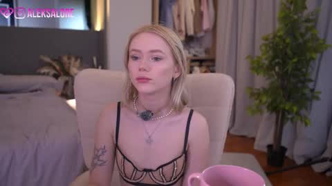 Snapshot of sashalore chatting on 03-28-26, 03:17 sashalore online show from 03-28-26, 03:17