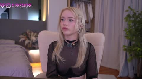 Snapshot of sashalore chatting on 04-08-26, 02:33 sashalore online show from 04-08-26, 02:33