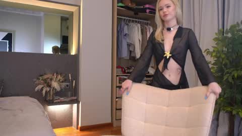 Snapshot of sashalore chatting on 04-15-26, 02:40 sashalore online show from 04-15-26, 02:40