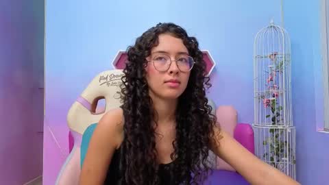 Snapshot of sashamonroee_ chatting on 10-25-25, 04:09 SashaMonroee online show from 10-25-25, 04:09