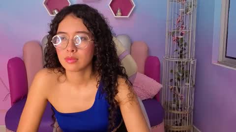 Snapshot of sashamonroee_ chatting on 10-31-25, 12:00 SashaMonroee online show from 10-31-25, 12:00