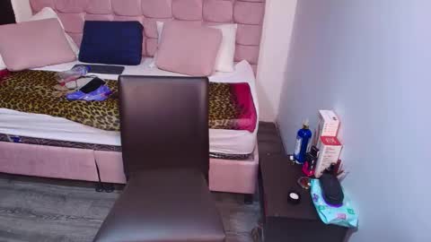 S A S H A R O S E online show from 09-18-25, 11:56