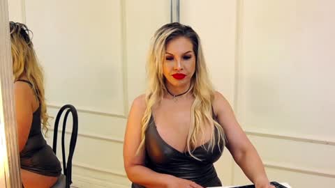 Snapshot of sashavaughn chatting on 01-06-25, 04:26 Sasha online show from 01-06-25, 04:26