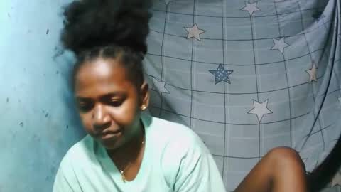 Snapshot of sasivia08 chatting on 05-05-26, 05:10 sasivia08 online show from 05-05-26, 05:10