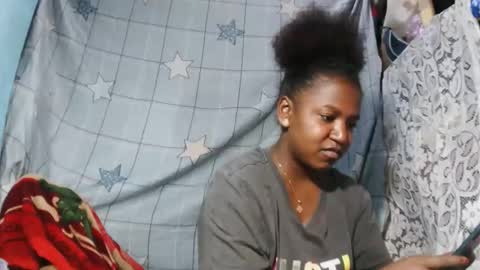 Snapshot of sasivia08 chatting on 05-11-26, 04:15 sasivia08 online show from 05-11-26, 04:15