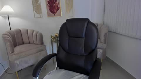 Snapshot of saskia_litt chatting on 11-25-25, 05:07 saskia litt online show from 11-25-25, 05:07