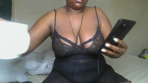 sassie_bee online show from 12-15-24, 10:37