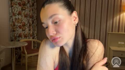 Snapshot of sassqueen18 chatting on 10-26-25, 06:25 Katerina online show from 10-26-25, 06:25