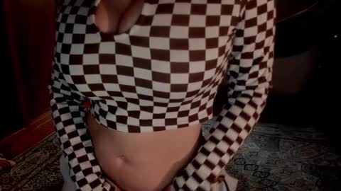 Snapshot of sassy_xyou chatting on 12-13-24, 07:10 Ms. Oh online show from 12-13-24, 07:10