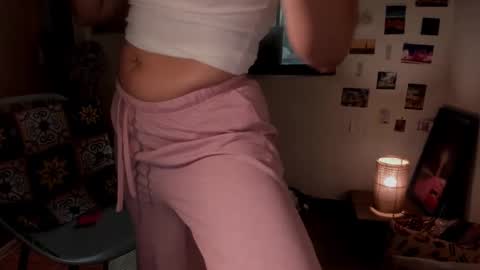 Snapshot of sassy_xyou chatting on 02-05-25, 09:40 Ms. Oh online show from 02-05-25, 09:40