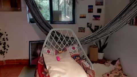 Snapshot of sassy_xyou chatting on 03-12-25, 09:35 Ms. Oh online show from 03-12-25, 09:35