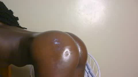 Snapshot of sassyleila chatting on 06-27-26, 03:17 sexxy one online show from 06-27-26, 03:17