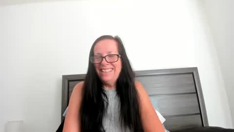 sassypeachgoddess online show from 10-08-25, 03:09